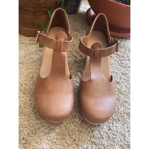 T Strap Clogs NWOT